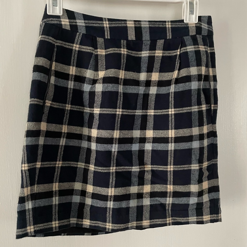 Super cute Tommy Hilfiger pencil skirt!